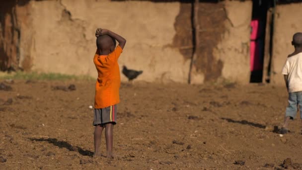 Afrikanische Jungen Dorf — Stockvideo