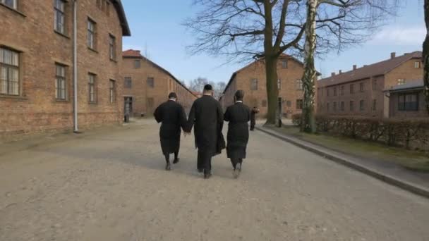 Judíos Visitando Museo Estatal Auschwitz — Vídeos de Stock