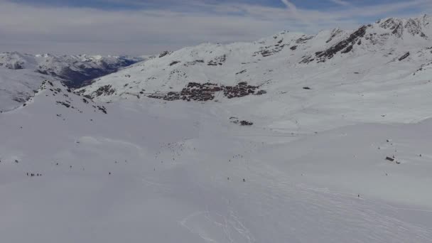 Pemandangan Udara Dari Lereng Ski Pegunungan — Stok Video