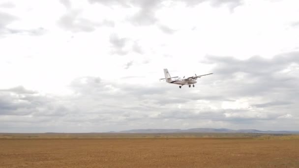 Pesawat Lepas Landas Dari Lapangan — Stok Video