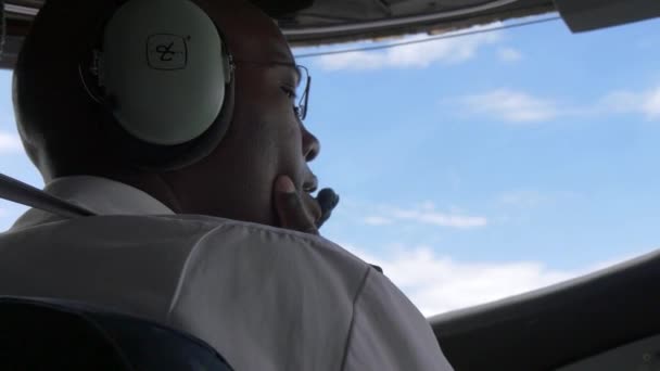 Pilote Dans Poste Pilotage Avion — Video