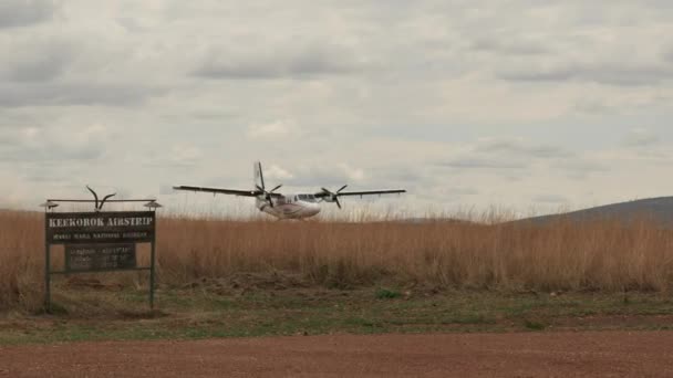 Uçak Keekorok Havaalanı Ndan Kalkıyor — Stok video