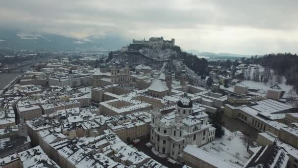 Flygfoto Över Salzburg Vintern — Stockvideo