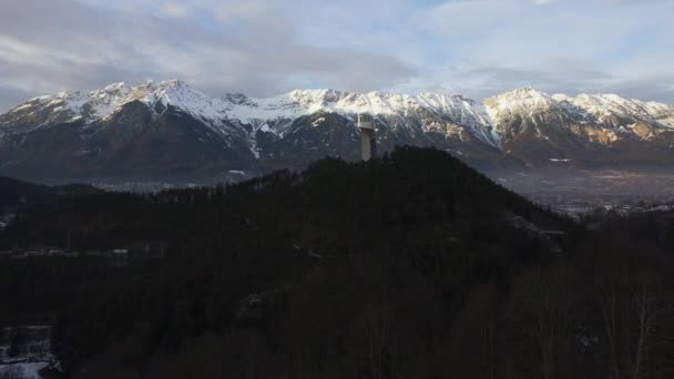 Vista Aérea Los Alpes Bergiselschanze Karwendel — Vídeos de Stock