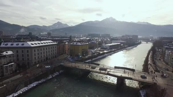 Luchtfoto Van Een Brug Inn Innsbruck — Stockvideo