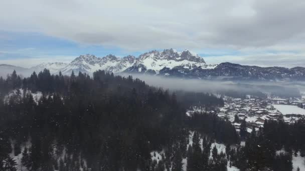 Aerial View Kitzbuhel Surrounded Mountains — Stockvideo