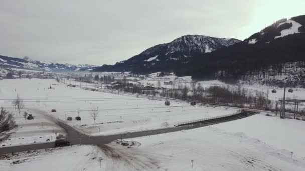 Imagini Cabine Mișcare Cablu Peste Scena Zăpadă Montană — Videoclip de stoc