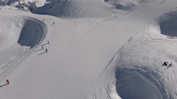 Vista Aérea Pessoas Esquiando — Vídeo de Stock