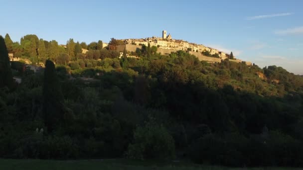 Aéreo Saint Paul Vence Uma Floresta — Vídeo de Stock