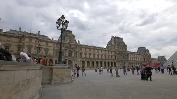 Turisté Muzeu Louvre — Stock video