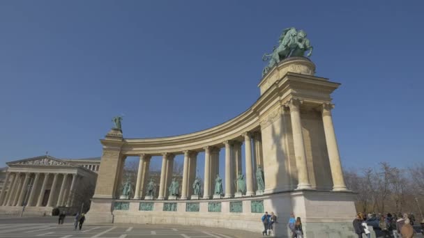 Patung Patung Heroes Square Budapest — Stok Video