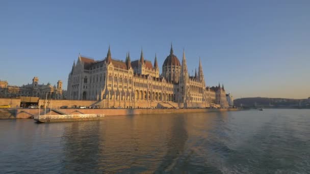 日没時のハンガリー議会議事堂 — ストック動画