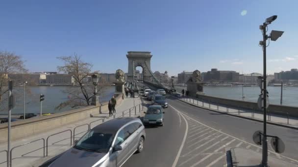 ブダペストの鎖橋への交通 — ストック動画