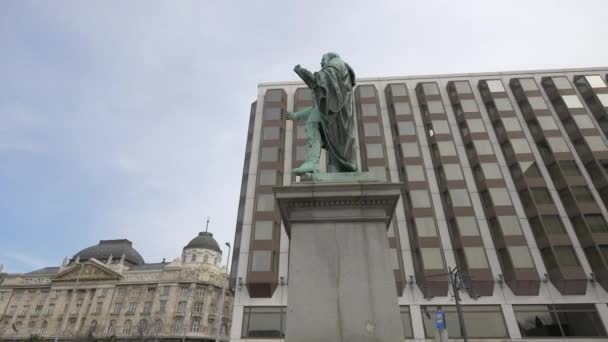 Estatua Del Barón Jozsef Eotvos — Vídeos de Stock