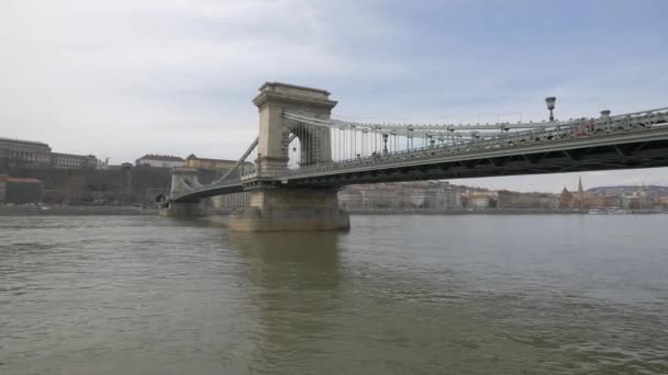 Danube River Flowing Chain Bridge — Stock Video
