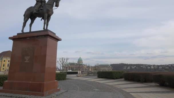 Statue Artur Gorgey — Stock Video