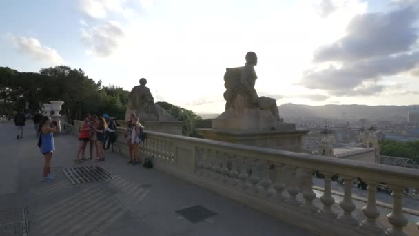 Tomando Fotos Del Palacio Nacional Barcelona — Vídeos de Stock