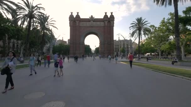 Тріумфальна Арка Барселоні — стокове відео