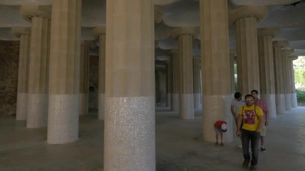 Columnas Mosaico Parque Güell Barcelona — Vídeo de stock