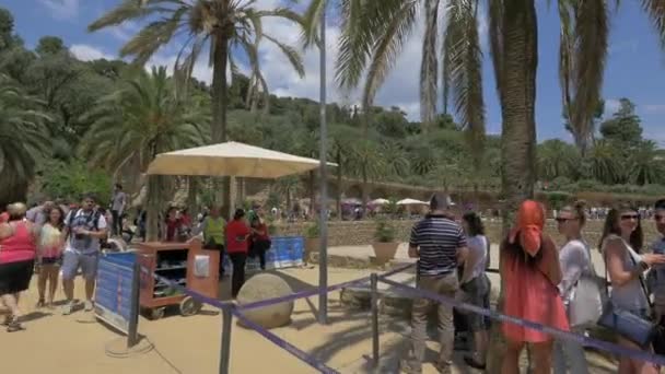 Turistas Esperando Cola Parque Güell Barcelona — Vídeo de stock