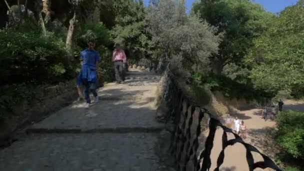 Wandelen Park Guell — Stockvideo