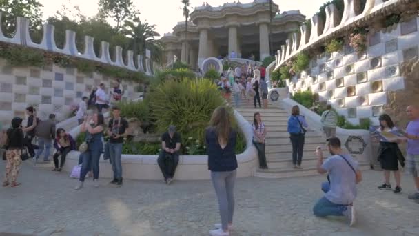바르셀로나의 관광객들로 — 비디오