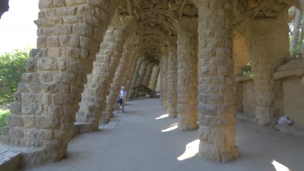 Arcadas Colunas Pedra Park Guell Barcelona — Vídeo de Stock