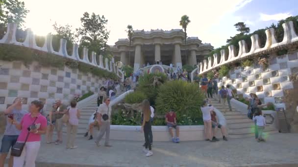 Turistas Park Guell Barcelona — Vídeo de Stock