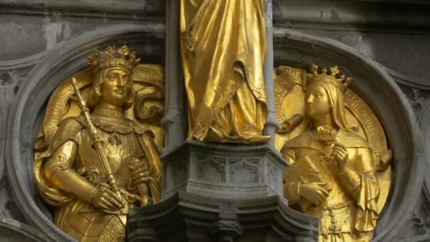 Estatuas Oro Basílica Santa Sangre — Vídeo de stock