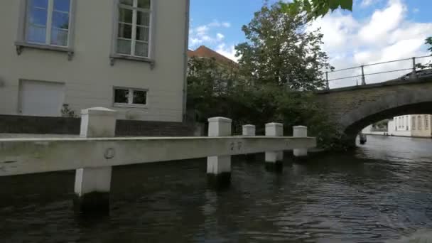 Canal Dijver Com Uma Ponte — Vídeo de Stock