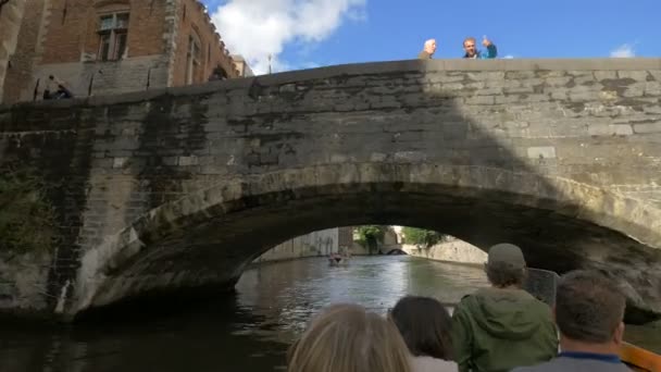 Barcos Com Turistas Navegando Canal Dijver — Vídeo de Stock