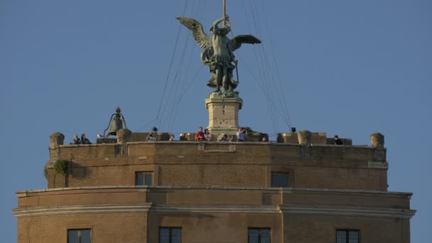 Estatua San Miguel Arcángel — Vídeos de Stock