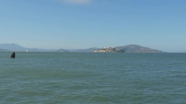 Vista Ilha Alcatraz Partir Cais Dos Pescadores — Vídeo de Stock
