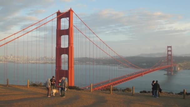Touristen Vista Point Der Golden Gate Bridge — Stockvideo