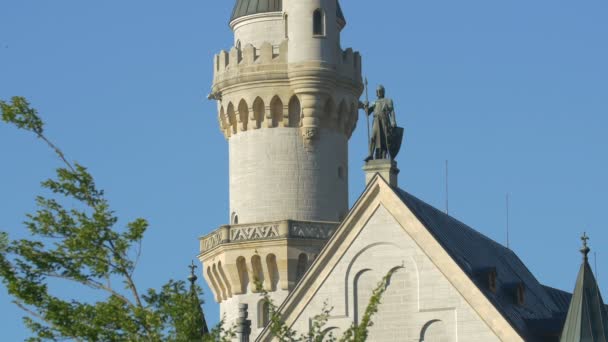 Turm Und Statue Schloss Neuschwanstein — Stockvideo