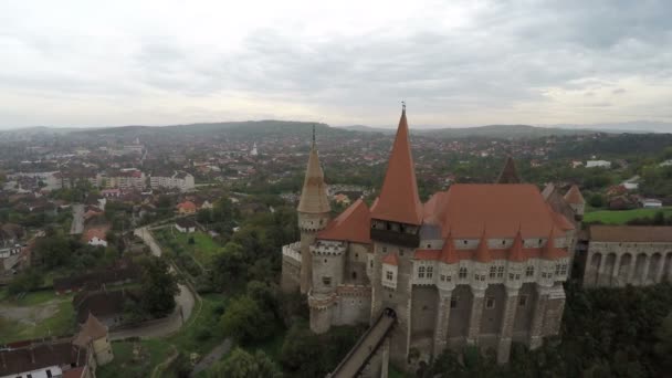 Aerial Corvin Castle City Hunedoara — Stock Video