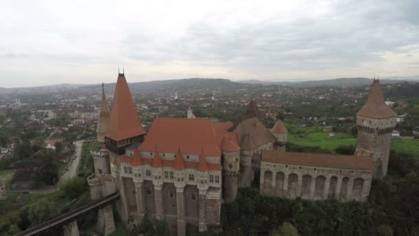 Vista Aérea Del Castillo Medieval Corvin — Vídeo de stock