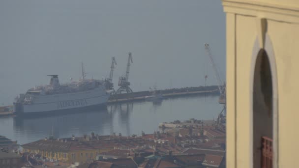Nave Fondeada Puerto Rijeka — Vídeos de Stock