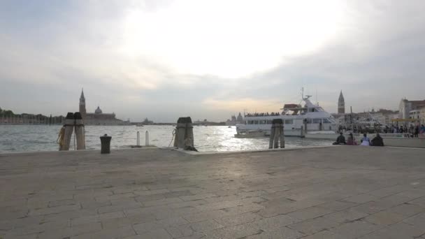 Laguna Veneciana Con Barcos — Vídeos de Stock