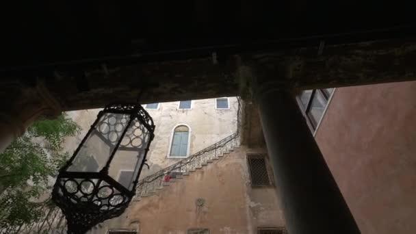 Старые Здания Внутренний Двор — стоковое видео