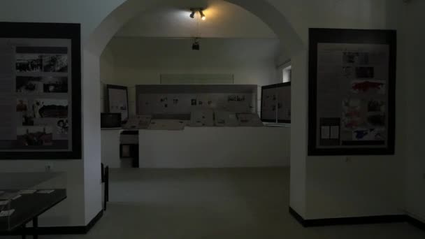 Tablas Vistas Una Habitación Del Sighet Memorial Museum — Vídeos de Stock