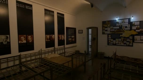 Κρεβατοκάμαρες Φυλακών Στο Μουσείο Μνημείων Sighet — Αρχείο Βίντεο