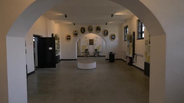 在Sighet纪念馆设有展览馆的房间 — 图库视频影像