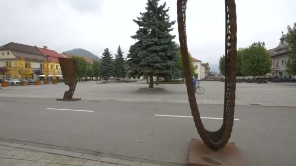 Современные Скульптуры Улицах Байя Маре — стоковое видео