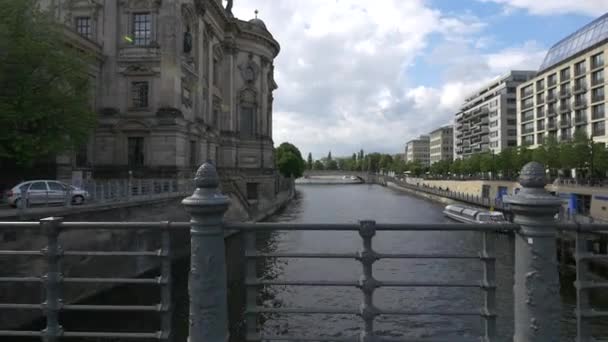 Spree River Sett Utifrån Bro Berlin — Stockvideo