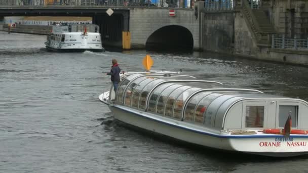 Boat Floating Spree River Berlin — Stock Video