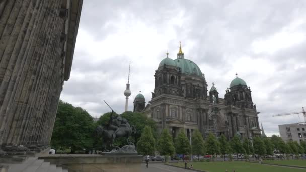 Berlin Cathedral Seen Altes Museum — стокове відео