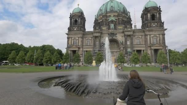 Berlínská Katedrála Vodní Fontána — Stock video