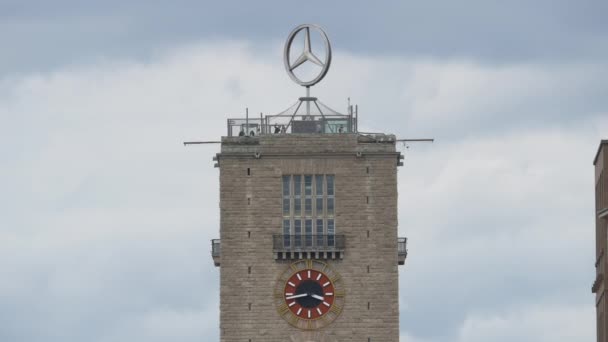 Mercedes Benz Logo Een Klokkentoren — Stockvideo