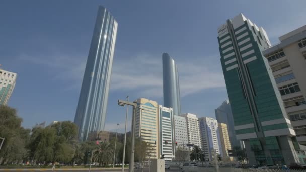 Высокие Небоскребы Абу Даби — стоковое видео
